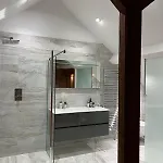 Georgian House With Hot Tub Right On The River! Villa