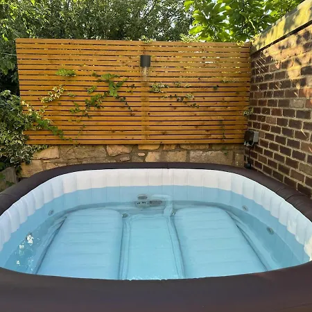 Villa Georgian House With Hot Tub Right On The River!