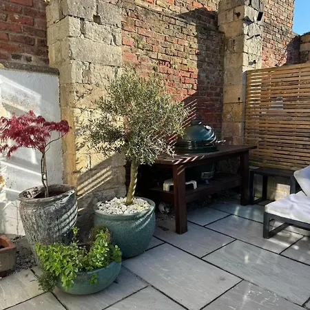 Georgian House With Hot Tub Right On The River! Villa *